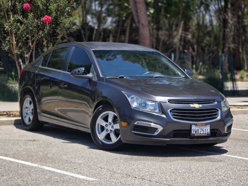 Used 2016 Chevrolet Cruze LT w/ Technology Package FWD image 1