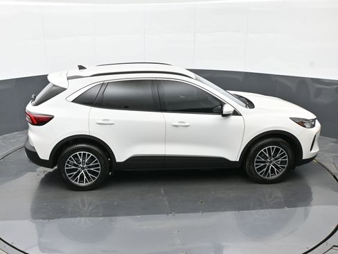 Used 2023 Ford Escape SE image 36