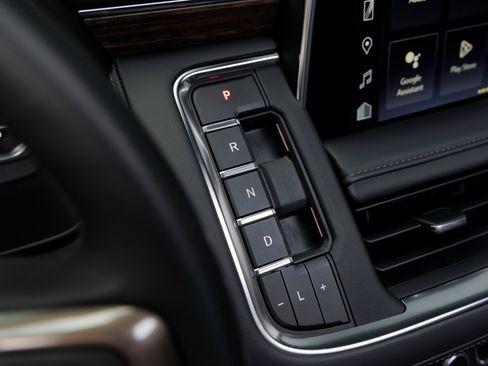 Used 2023 Chevrolet Tahoe High Country w/ Premium Package image 22