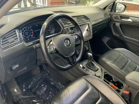 Used 2019 Volkswagen Tiguan SEL Premium image 11