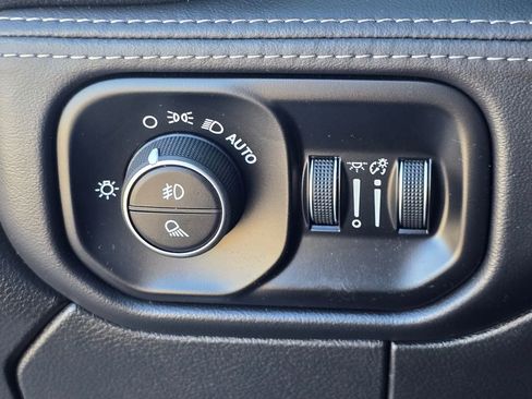 Used 2024 RAM 2500 Limited image 29