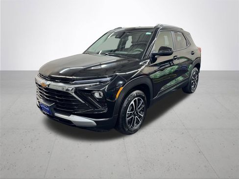 Used 2025 Chevrolet TrailBlazer LT AWD/4WD image 2