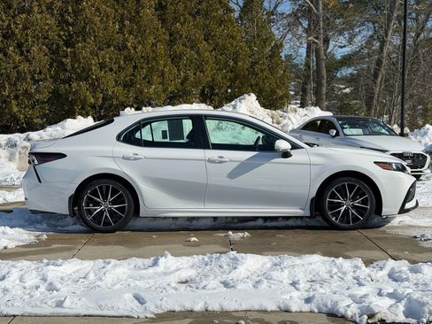 Used 2024 Toyota Camry SE FWD image 7