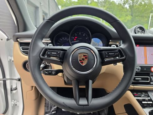 Used 2026 Porsche Macan AWD/4WD image 26