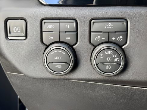 Used 2022 Chevrolet Silverado 1500 LT Trail Boss image 15