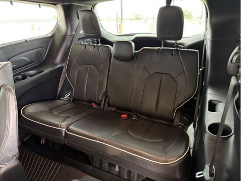 Used 2020 Chrysler Pacifica Limited w/ Advanced Safetytec Group FWD image 12