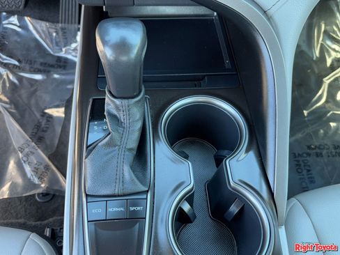 Used 2022 Toyota Camry SE FWD image 30