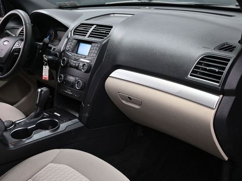 Used 2018 Ford Explorer 4WD w/ Class II Trailer Tow Package image 32