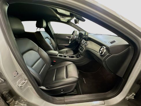 Used 2018 Mercedes-Benz GLA 250 4MATIC w/ Premium Package image 33