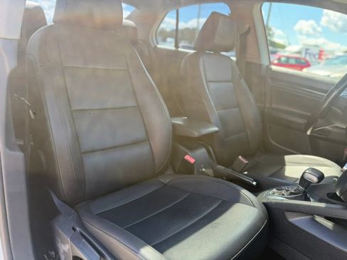 Used 2010 Volkswagen Jetta SE FWD image 14