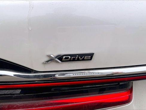 Used 2021 BMW 750i xDrive w/ Luxury Rear Seating Package image 15