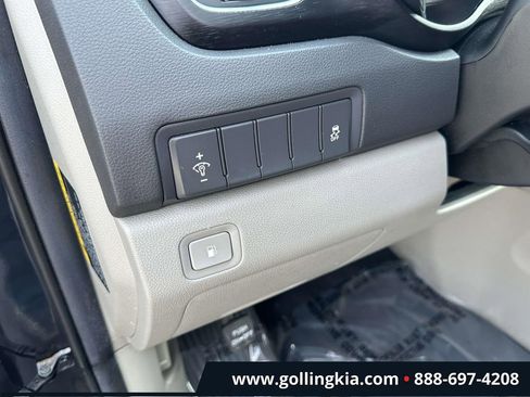 Used 2017 Kia Sedona LX w/ LX Essentials Premium Package FWD image 19