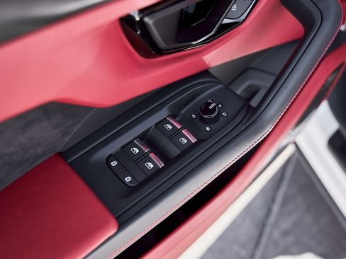 Used 2024 Lamborghini Urus S image 32