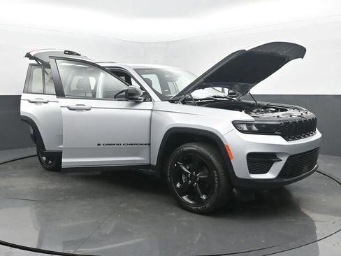 Used 2024 Jeep Grand Cherokee Altitude image 66