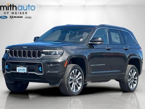 Used 2024 Jeep Grand Cherokee Overland w/ Luxury Tech Group IV AWD/4WD image 9