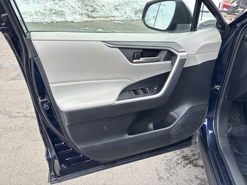 Used 2021 Toyota RAV4 XLE image 15