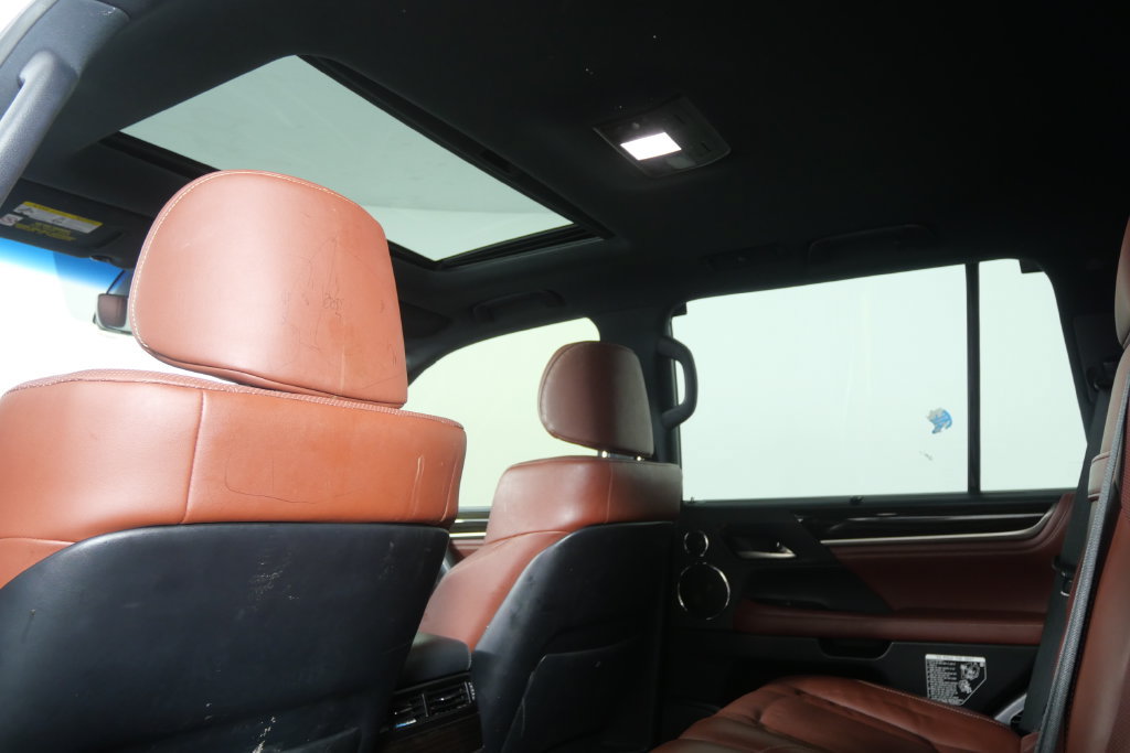 Used 2021 Lexus LX 570 4WD w/ Sport Package image 18