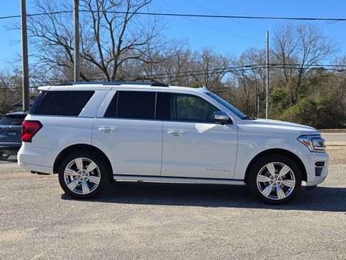 Used 2024 Ford Expedition Platinum image 5