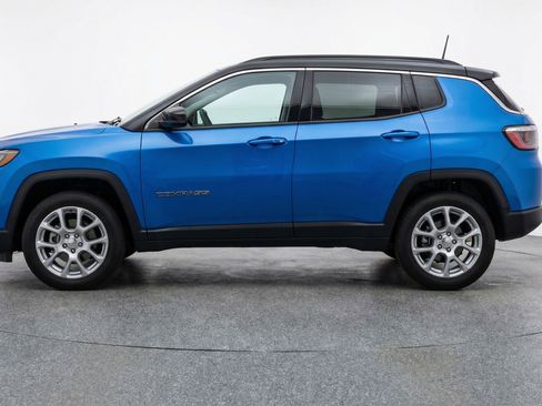 Used 2025 Jeep Compass Limited image 5