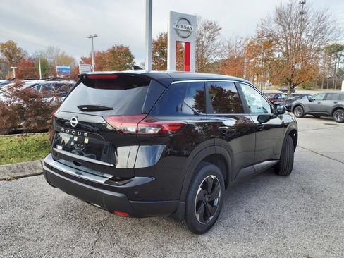 Certified 2025 Nissan Rogue SV FWD image 3