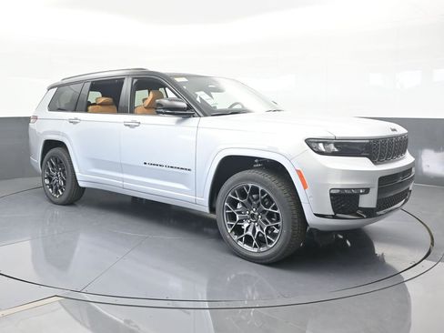 New 2025 Jeep Grand Cherokee L Summit image 8