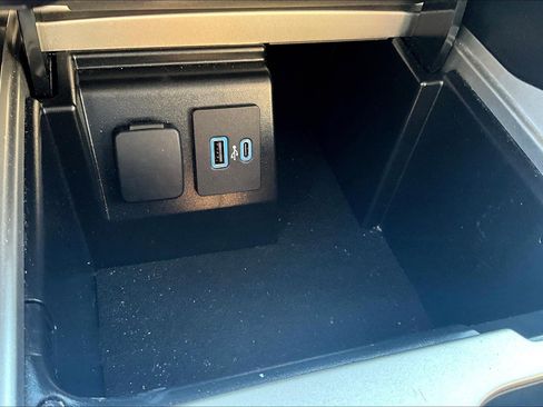 Used 2023 Ford Explorer Limited image 34