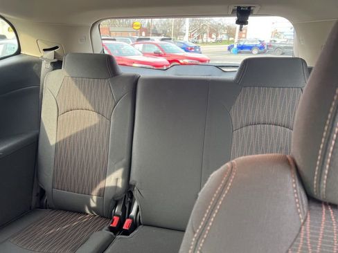 Used 2017 Chevrolet Traverse LT w/ Style and Technology Package image 9