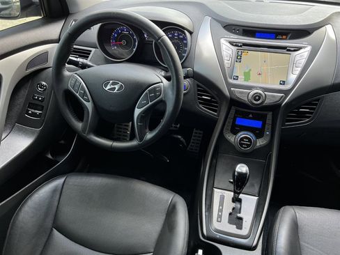 Used 2013 Hyundai Elantra SE w/ Technology Pkg image 18