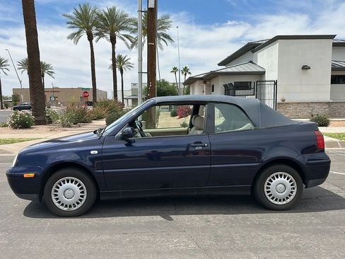 Used 2002 Volkswagen Cabrio GLS FWD image 21