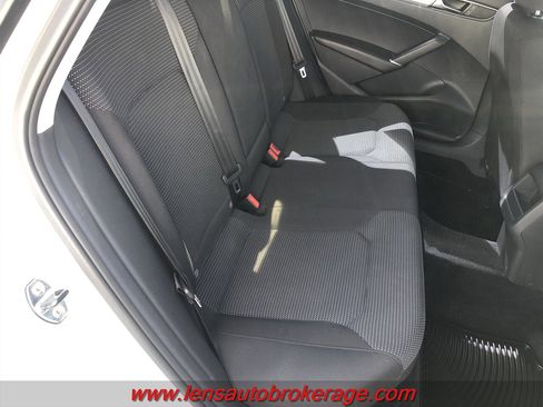 Used 2017 Volkswagen Passat 1.8T S image 20