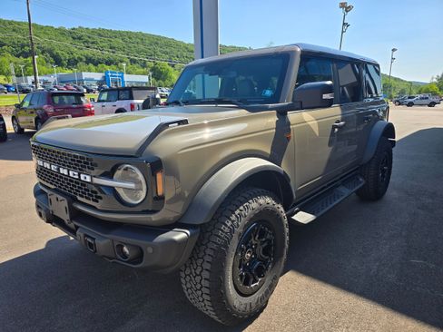 Used 2025 Ford Bronco Badlands AWD/4WD image 3