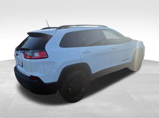 Used 2023 Jeep Cherokee Altitude Lux AWD/4WD video 5