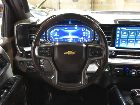 Used 2022 Chevrolet Silverado 1500 LTZ w/ LTZ Premium Package AWD/4WD image 20