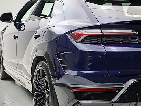 Used 2025 Lamborghini Urus SE AWD/4WD image 16
