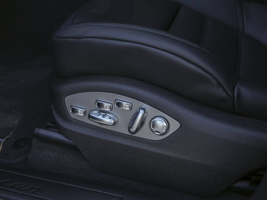 Certified 2026 Porsche Macan AWD/4WD image 14
