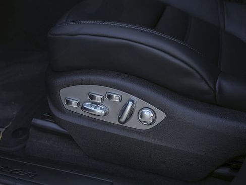 Certified 2026 Porsche Macan AWD/4WD image 14