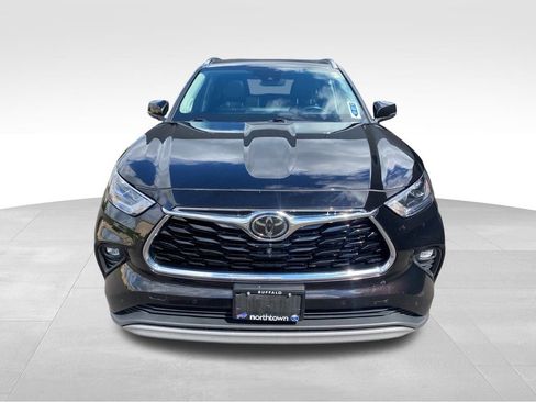 Used 2021 Toyota Highlander Platinum image 18