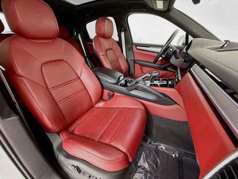 Certified 2023 Porsche Cayenne Platinum Edition w/ Premium Package Plus (PIA) AWD/4WD image 31