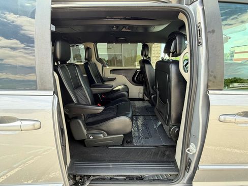 Used 2017 Dodge Grand Caravan SXT w/ Driver Convenience Group FWD image 25