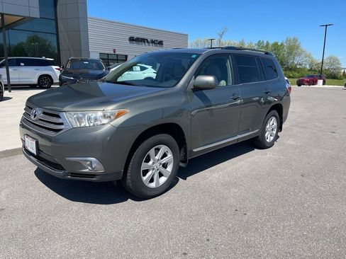 Used 2011 Toyota Highlander SE w/ Tow Pkg image 5