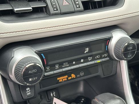 Used 2019 Toyota RAV4 XLE Premium image 17