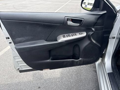 Used 2012 Toyota Camry SE FWD image 21