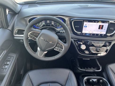 New 2026 Chrysler Voyager LX image 10