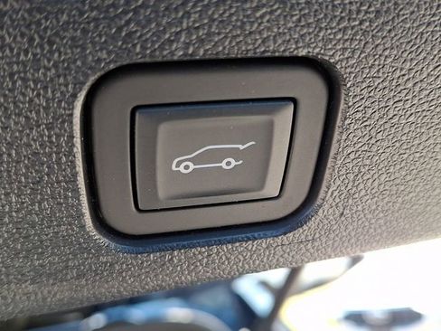 Used 2025 GMC Acadia Denali w/ Super Cruise Package FWD image 22