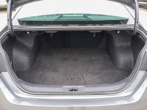 Used 2025 Nissan Altima 2.5 SV FWD image 25