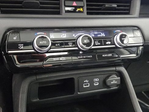 Used 2025 Honda Pilot Touring image 34