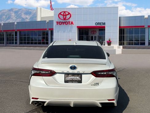 Used 2022 Toyota Camry XSE w/ Navigation Upgrade Package FWD image 4