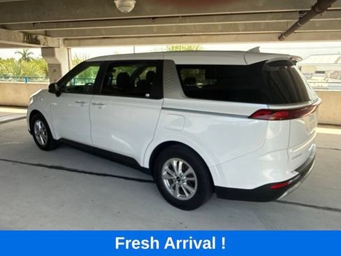 Used 2024 Kia Carnival LX FWD image 16