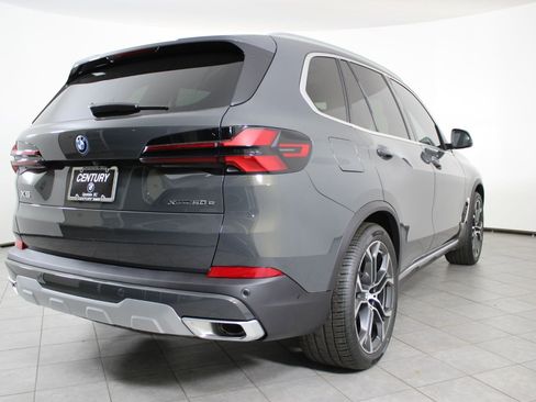 New 2026 BMW X5 xDrive50e w/ Climate Comfort Package image 9