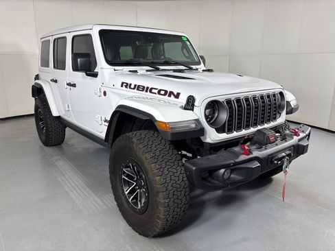 Used 2024 Jeep Wrangler Unlimited Rubicon AWD/4WD image 2